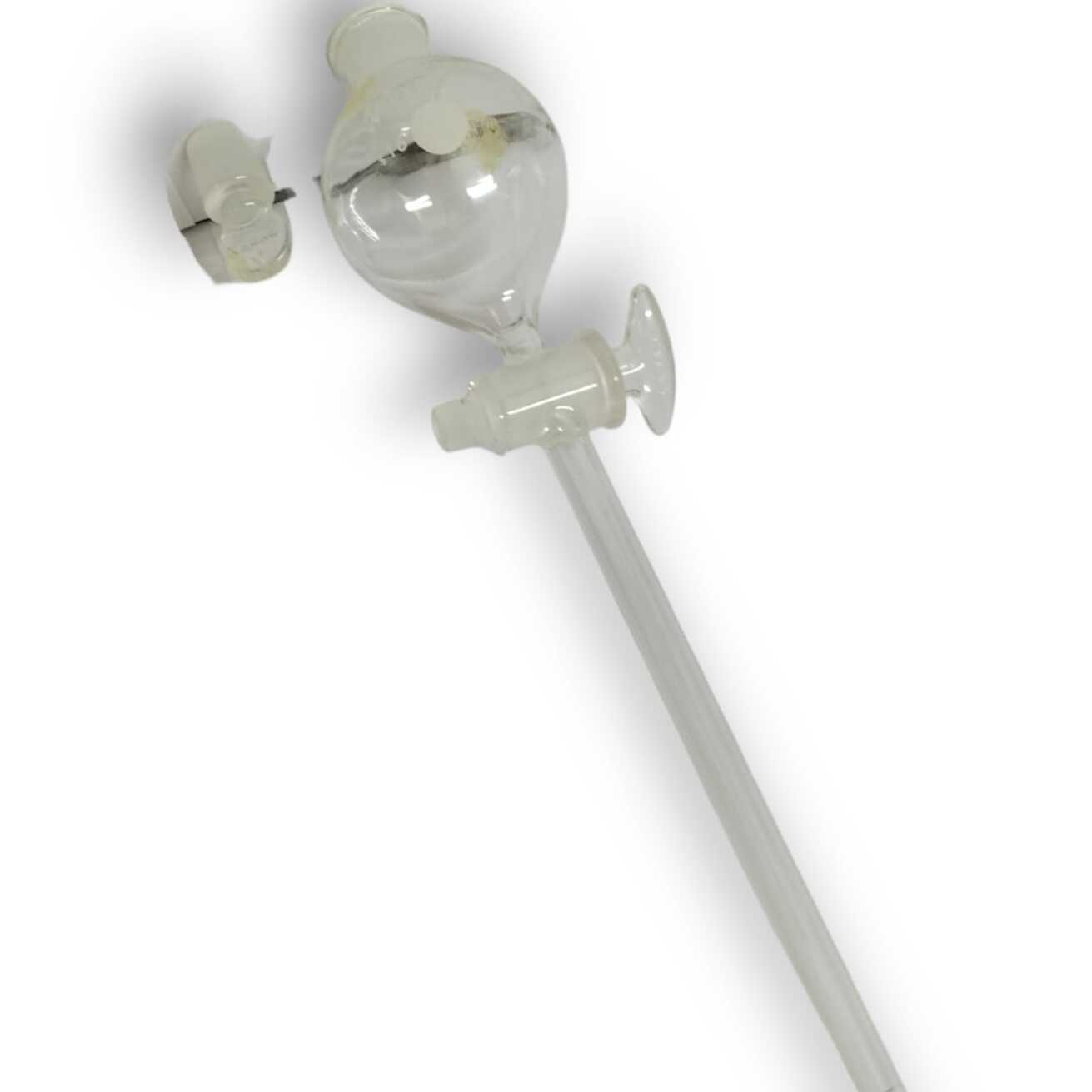 Embudo separador. Forma de globo, llave de vidrio.